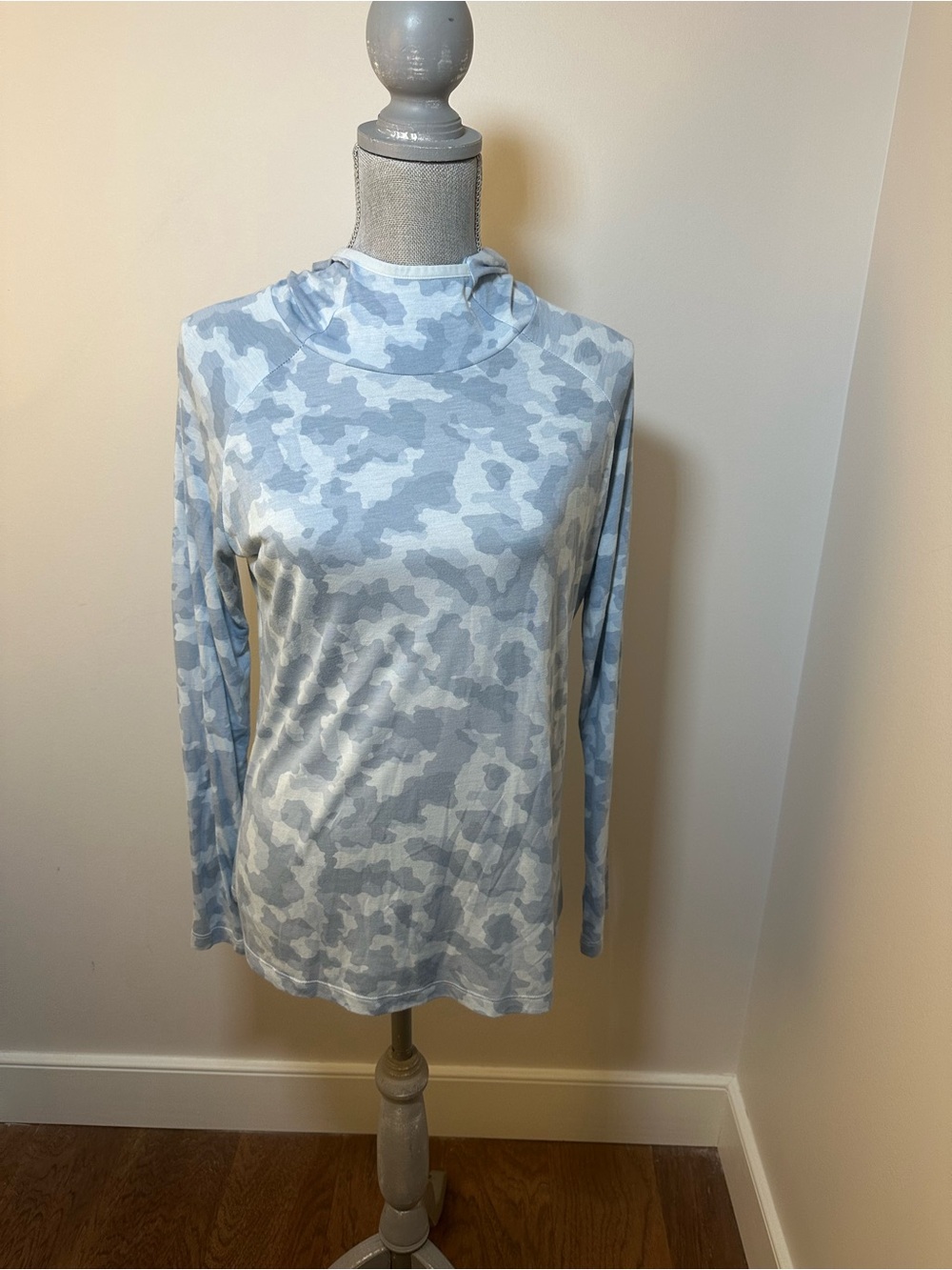 Freefly Women’s Lightweight Hoodie size Large